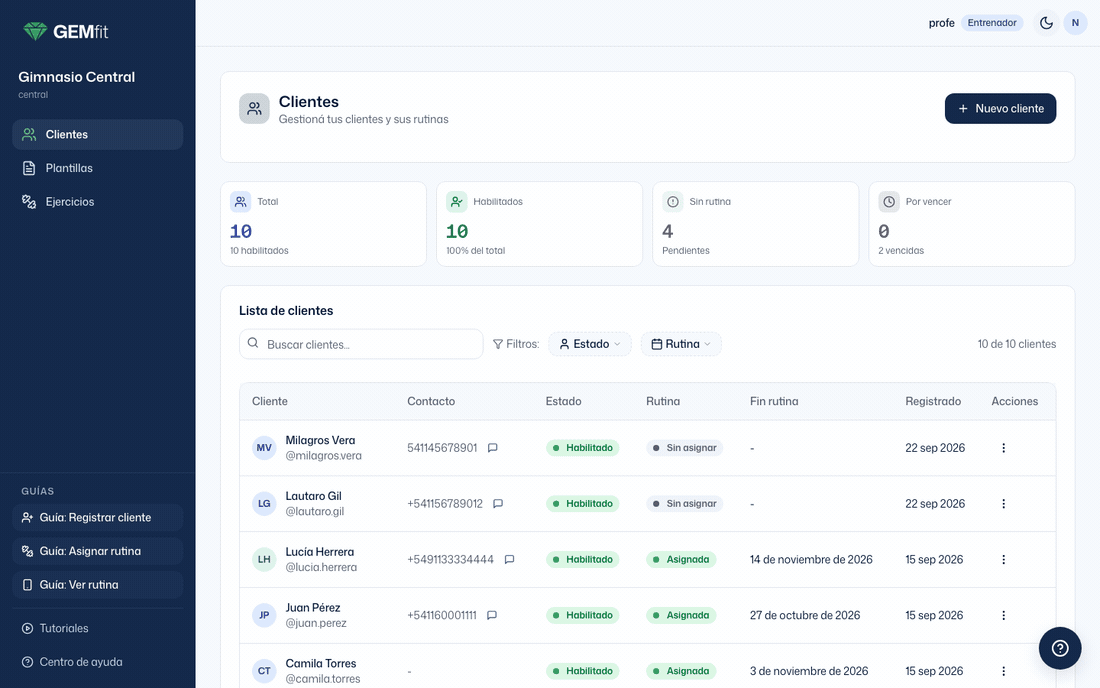 Animación del alta de un cliente: la lista, la ventana Crear nuevo cliente, el paso Compartir credenciales y la ficha del cliente nuevo