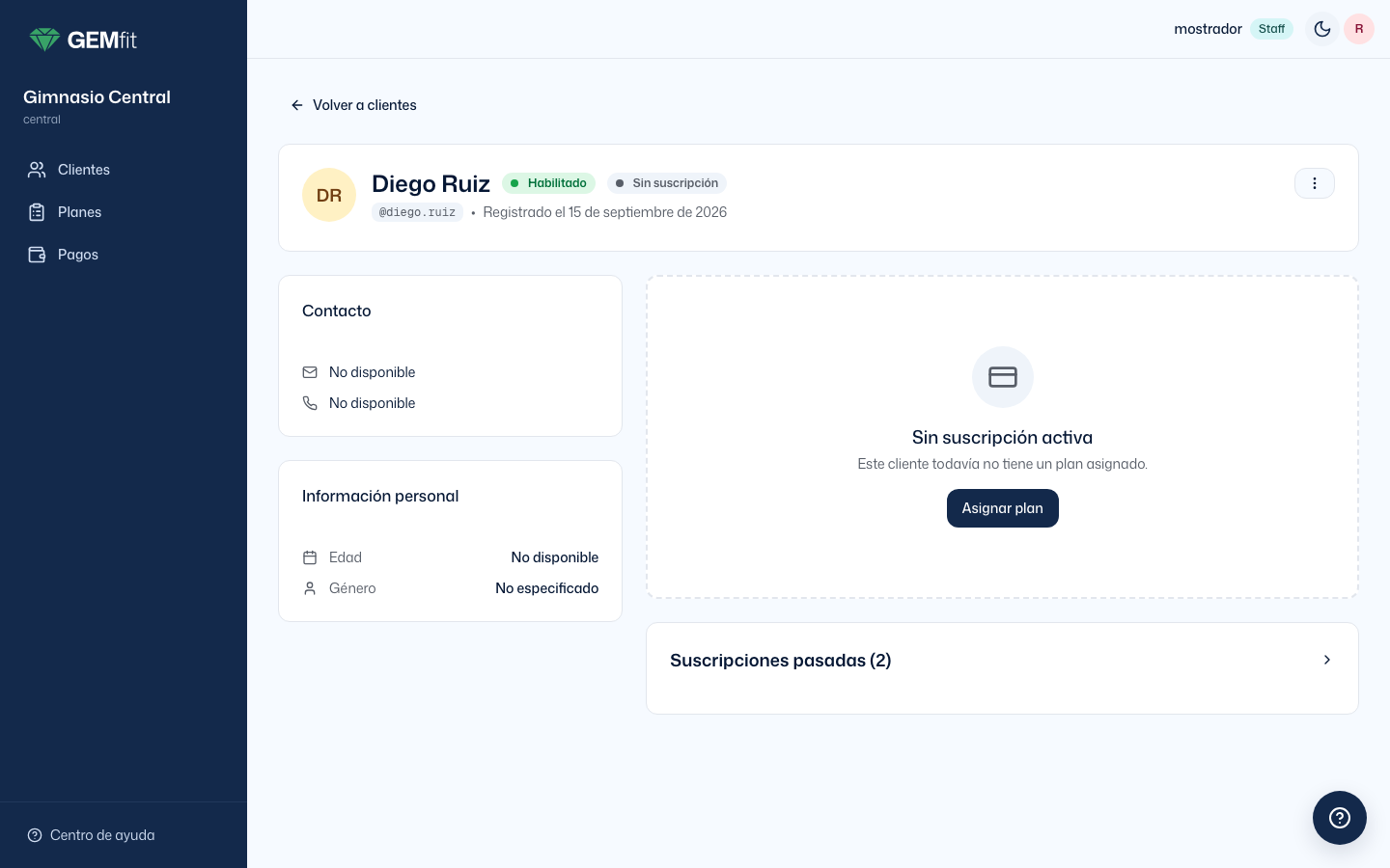 Ficha de un cliente sin suscripción con el botón Asignar plan