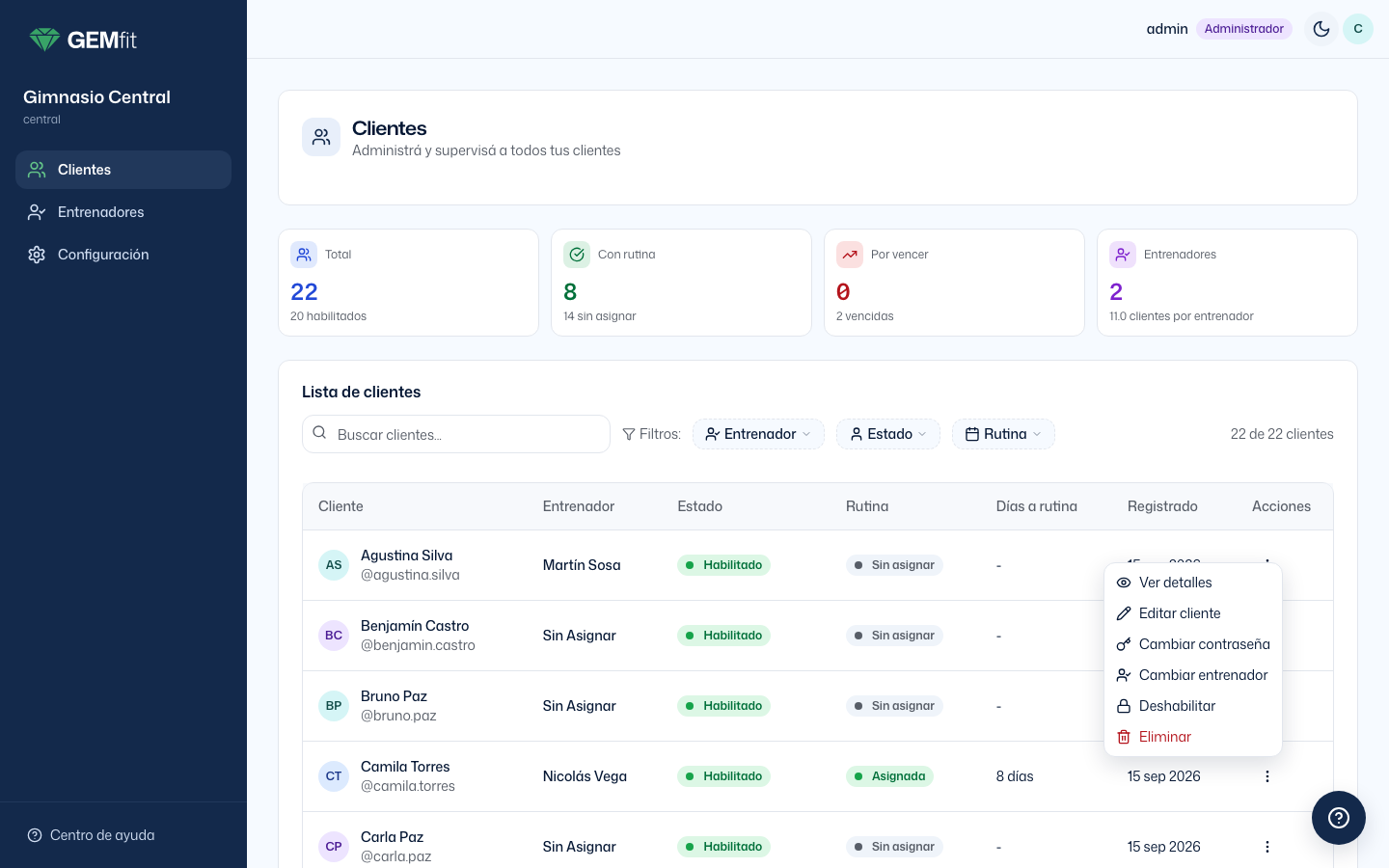 Menú de acciones de un cliente con Ver detalles, Editar cliente, Cambiar contraseña, Cambiar entrenador, Deshabilitar y Eliminar