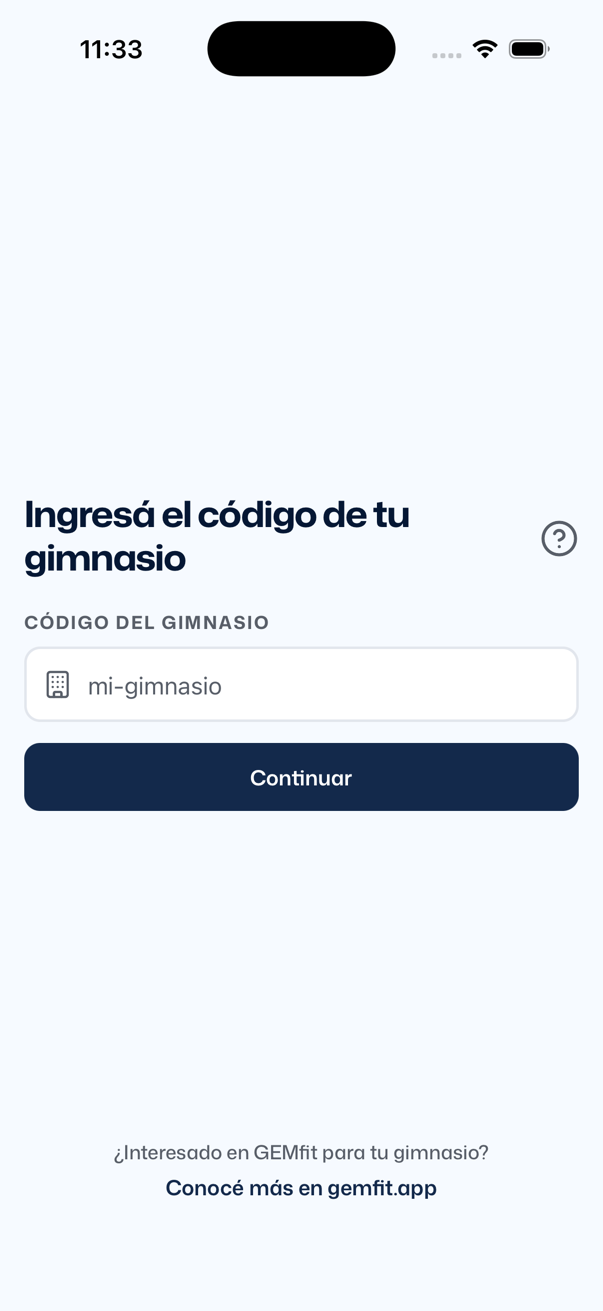 Pantalla de la app GEMfit con el logo, el título Ingresá el código de tu gimnasio, el campo Código del gimnasio con el ejemplo mi-gimnasio y el botón Continuar