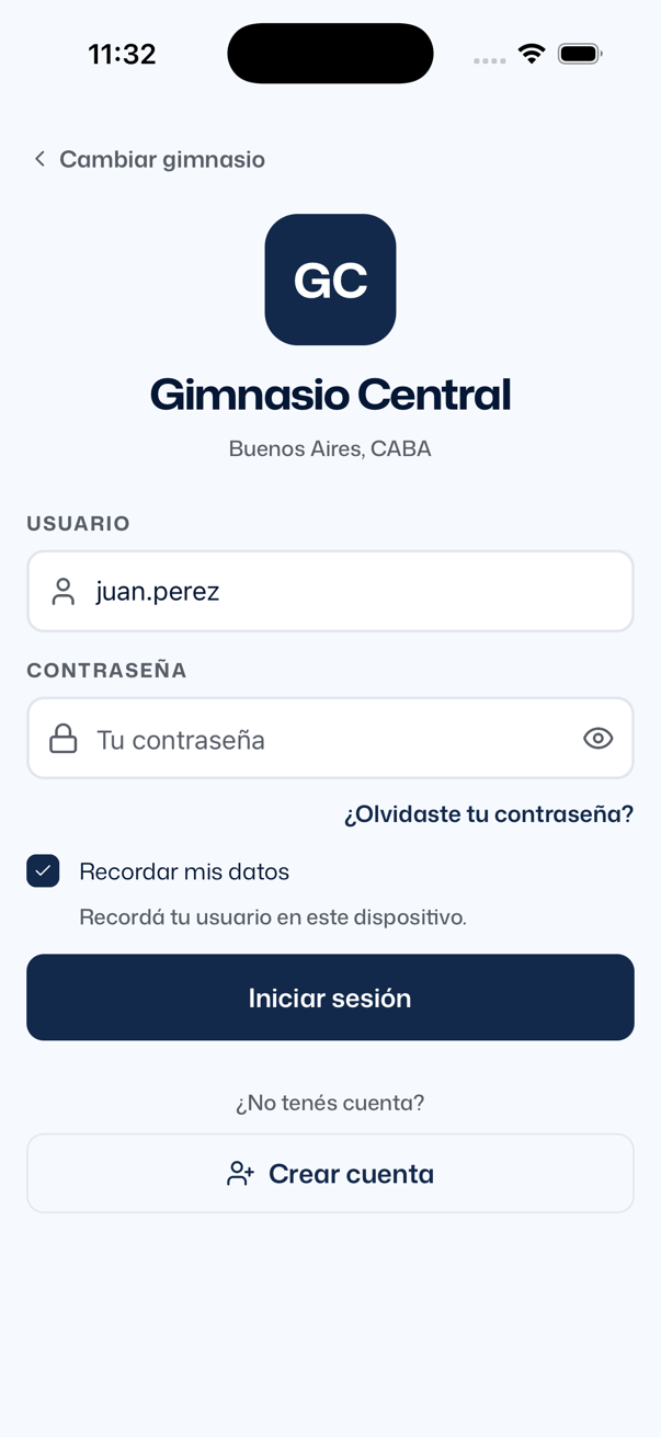 Pantalla de inicio de sesión de la app con la tarjeta Gimnasio Central Buenos Aires CABA, los campos Usuario y Contraseña, el texto ¿Olvidaste tu contraseña?, la casilla Recordar mis datos, el botón Iniciar sesión y el botón Crear cuenta