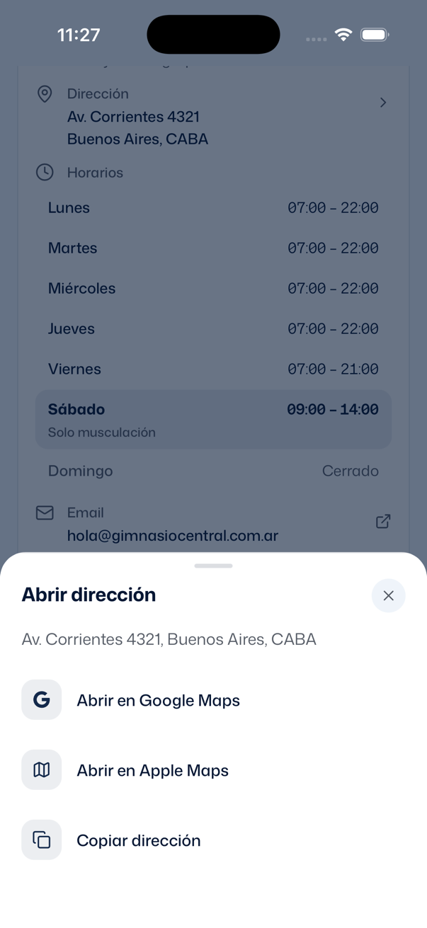 Hoja Abrir dirección que sube desde abajo, con la dirección Av. Corrientes 4321, Buenos Aires, CABA y las opciones Abrir en Google Maps, Abrir en Apple Maps y Copiar dirección
