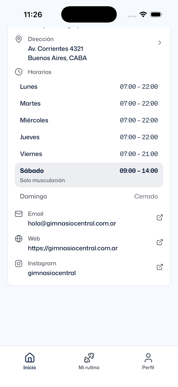 Bloque Tu gimnasio desplegado con Más datos: la dirección Av. Corrientes 4321, los horarios de los siete días con el sábado resaltado y la nota Solo musculación, el domingo Cerrado, y los renglones Email, Web e Instagram
