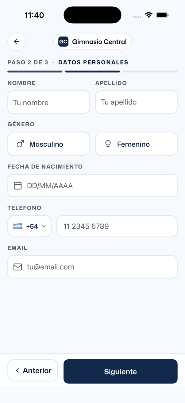 Paso 2 de 3 Datos personales: Nombre, Apellido, Género con los botones Masculino y Femenino, Fecha de nacimiento DD/MM/AAAA, Teléfono con +54 y Email, y los botones Anterior y Siguiente